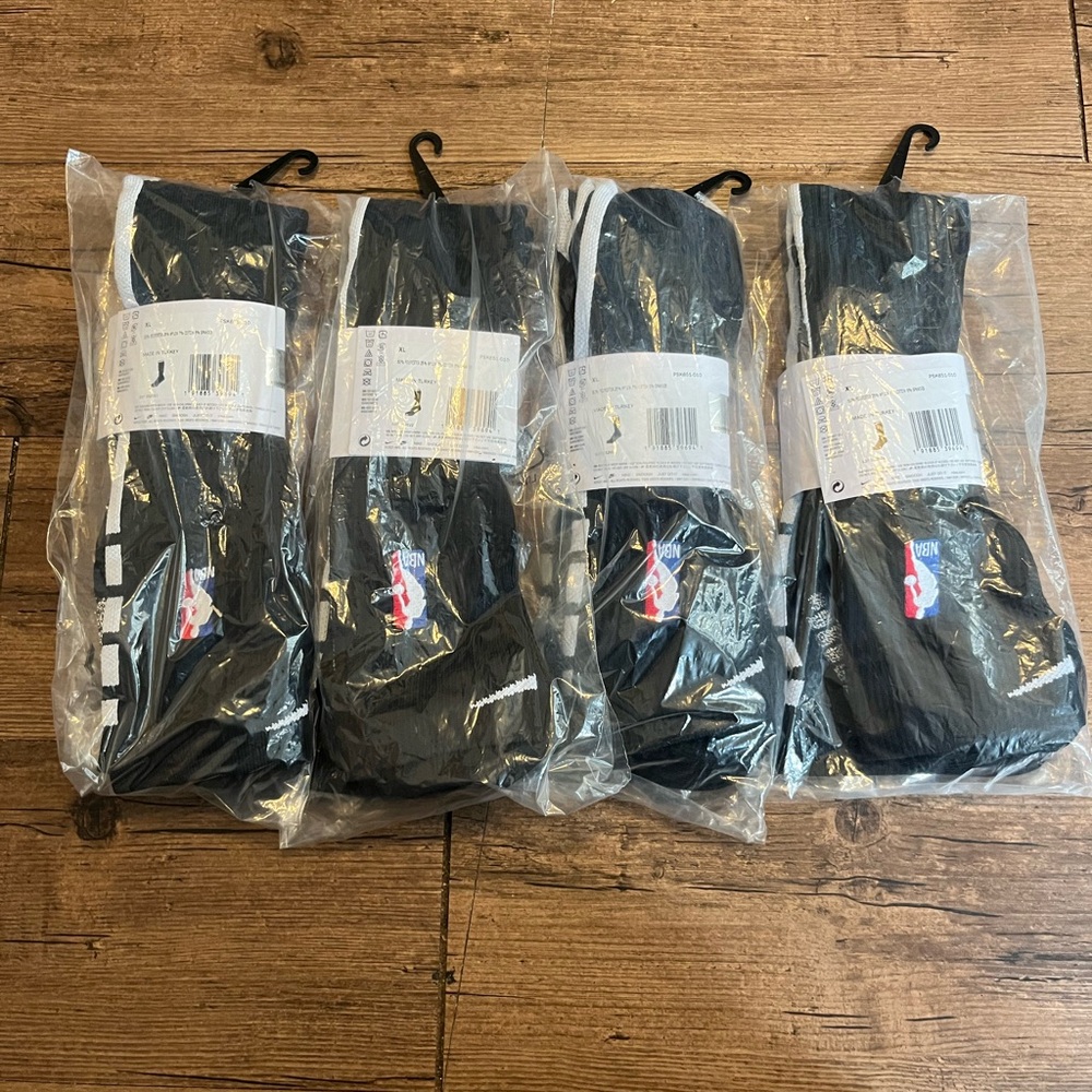 4 pair Nike socks